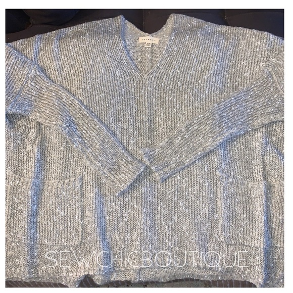 Vanilla V-Neck with Open Front Pockets - Picture 6 of 8